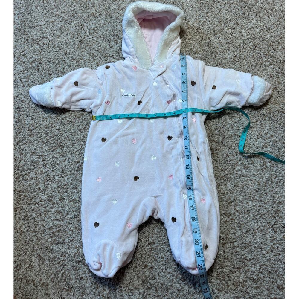 Calvin Klein Baby Girl Outerwear/Bunting size 3-6 mos, Pink, Fuzzy; Soft, Hearts - Picture 5 of 9